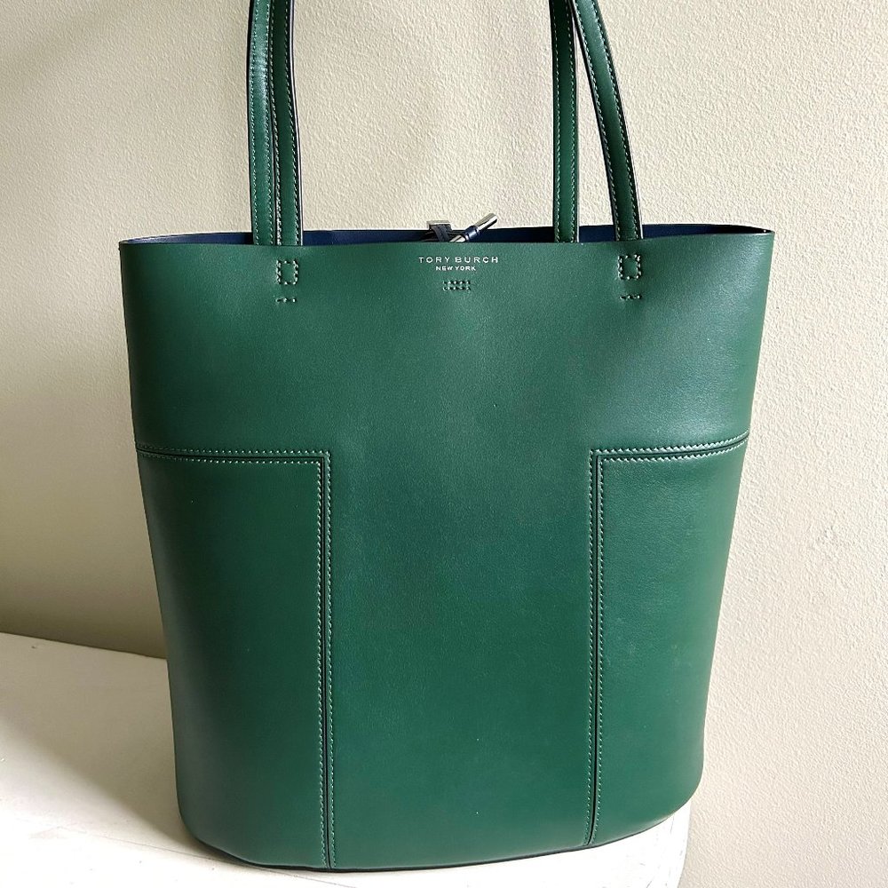 Handbag Tory Burch Green Leather with pouch